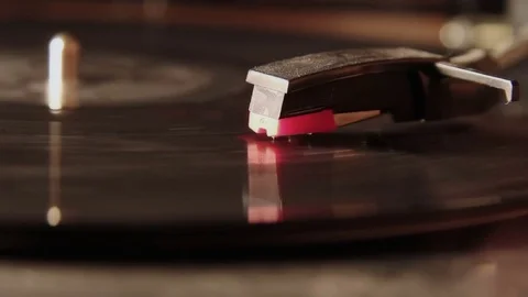 Starting Up The Old record Player With An Old Vinyl Disc Video stock 72307109