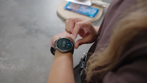 Starting timer on watch Stock Footage 318220796