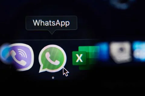 Starting whatsapp messenger program 스톡 사진