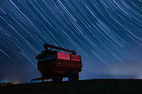 Startrail over farming machine Foto stock