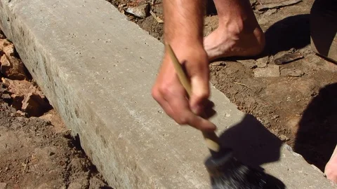 Starts to apply bitumen Vídeo Stock 104761083