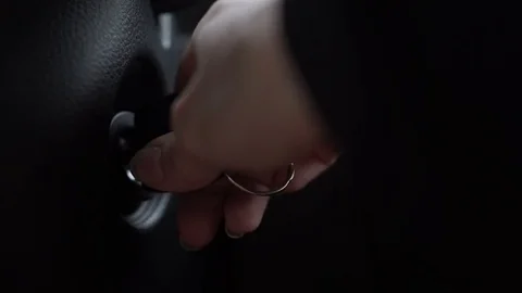 Starts the car with a key 库存影片 76164821