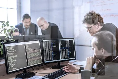 Startup business problem solving. Software developers working on desktop c... Stock-Fotos