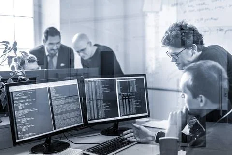 Startup business problem solving. Software developers working on desktop c... Stock-Fotos