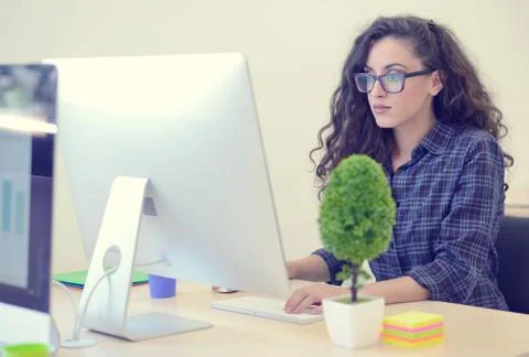 Startup business, software developer working on computer at modern office Foto stock