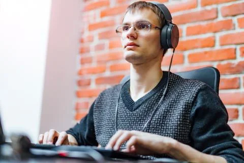 Startup business, software developer working on computer at modern office 库存照片