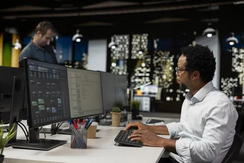 Startup programmer leveraging machine learning tech in office 库存照片