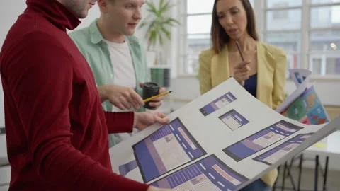 Startup team discussing web app templates Stock Footage 142159163