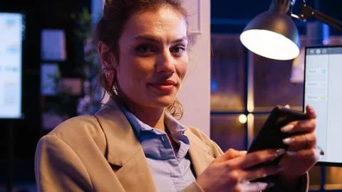 Startup worker browsing website on smartphone Foto stock