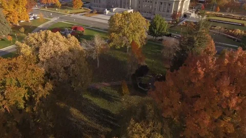 State Capitol Drone Roll Reveal 스톡 동영상 99003425