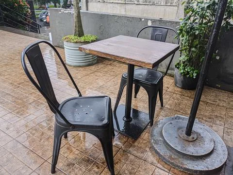 The state of the coffee shop that is empty of visitors looks clean. clean wit Stock Photos