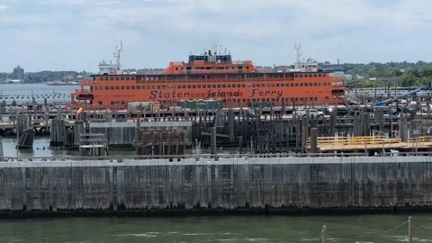 STATEN ISLAND FERRY PULLING INTO DOCK Stock Footage 132188511