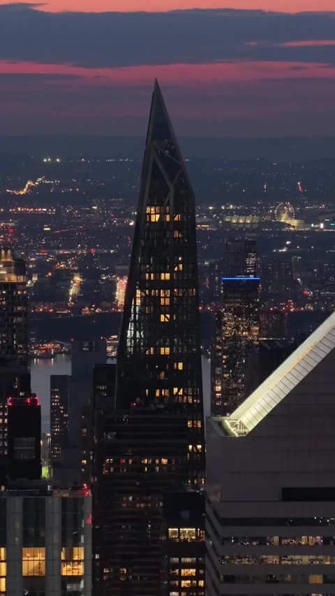 Static Aerial of 53W53 Tower Spire at Dusk, Midtown Manhattan Vídeo Stock 344589081