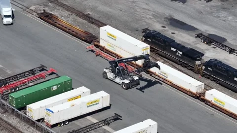 Static Aerial of Container Handler at Intermodal Rail Yard, Jersey City Vídeo Stock 344596998