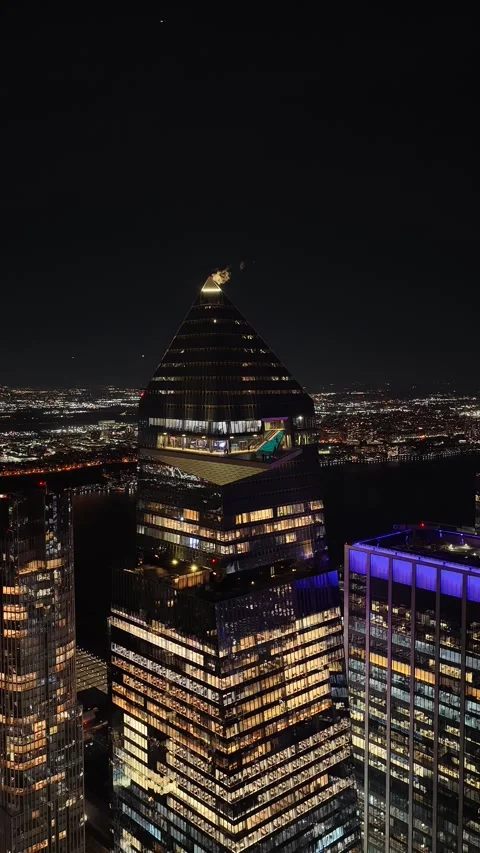 Static Aerial of Edge Observation Deck Tower at 30 Hudson Yards at Night Vídeo Stock 344588419
