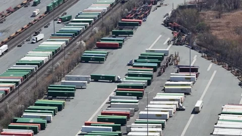 Static Aerial of JB Hunt and Hub Group Trailers trucks at Rail Yard Vídeo Stock 344597105