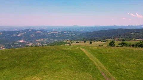 Static aerial locked off hover over green meadow grass in wind mountains Serbia Vídeos de archivo 342241335