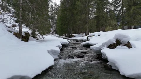 Static aerial of mountain stream in winter, Lengau, Saalbach, 4K 60fps Vídeos de archivo 329931887
