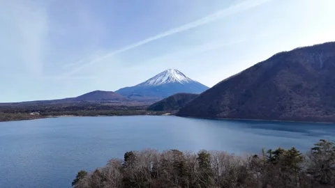 Static aerial shot of Mount Fuji and Lake Motosu under a clear blue sky Stock-Footage 329063605