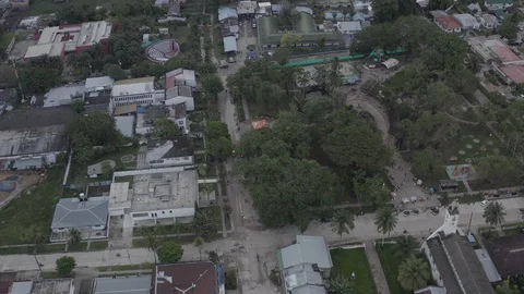 Static aerial shot of the Parque Santander plaza in Leticia, Amazonas Vidéo 127610914