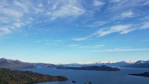 Static aerial timelapse of stratus clouds moving over Nahuel Huapi Lake 스톡 동영상 334175008