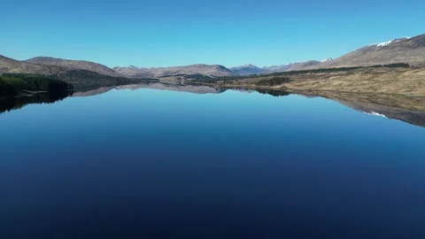 Static aerial view of lake and hills in Scotland 動画素材 334459916