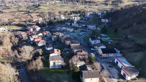 Static aerial view of Morfasso town center in the Northern Apennines, Italy Vídeo Stock 338988548