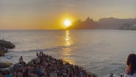 Static aerial view Sunset Crowd at Pedra do Arpoador Rio de Janeiro Brazil Stockbeeldmateriaal 334330557