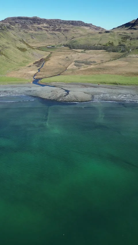 Static aerial view of waves rolling onto beach in Scotland 動画素材 334457902