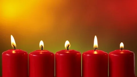 Static camera shot of five burning red xmas candles with shimmering lights Video stock 81169634