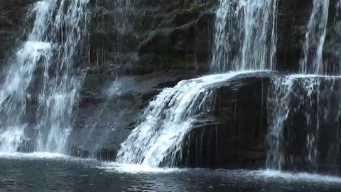 Static close-up of bottom of a waterfall (Sgwd y Pannwr, Wales) Video stock 92576599