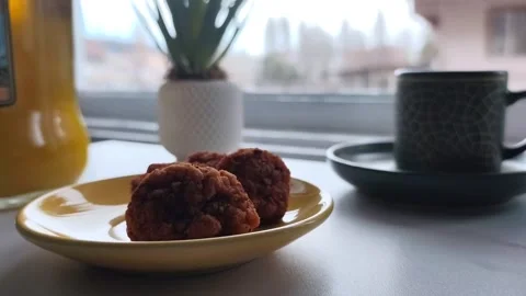 Static close-up shot of a hand placing crispy golden fried chicken nuggets one Vídeos de archivo 334785772