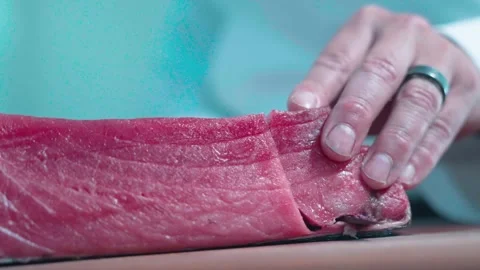 Static Close-Up: Tuna Slab Receiving Initial Cuts 動画素材 301891243