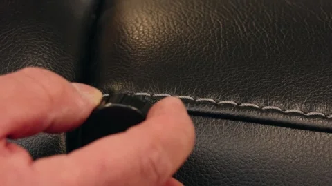 Static Closeup of Paint and Rag Blending Scratch Repair on Black Leather Sofa Vídeos de archivo 308469960