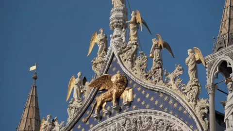 Static detail of Gothic architecture  statues of Saint Marks Basilica, St Mar Stock Footage 83366520