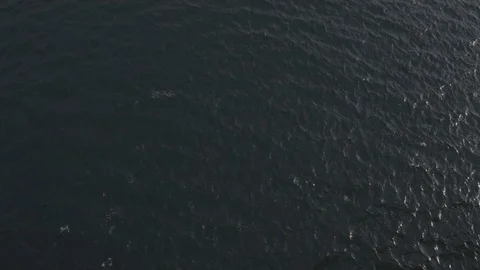 Static drone shot of the Ocean Vídeo Stock 86753747