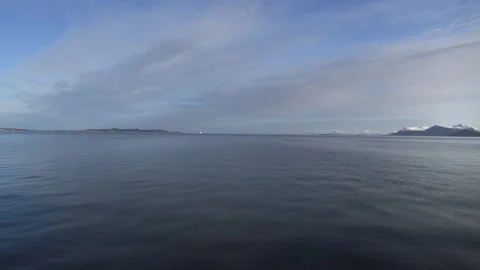 Static drone shot of the Ocean Vídeo Stock 89126485