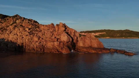 Static Drone View of Solitary Rock in Calm Mediterranean Waters at Sunri Vídeo Stock 334946166