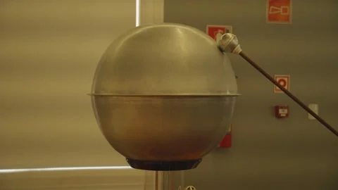 Static electricity experiment, sphere with static electricity Vídeo Stock 319208582