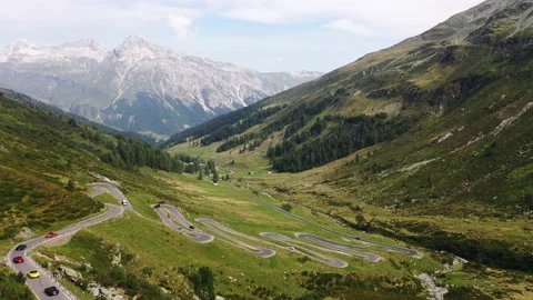 Static establishing drone shot of valley and roads to Montespluga, Switzerland. 動画素材 143461048
