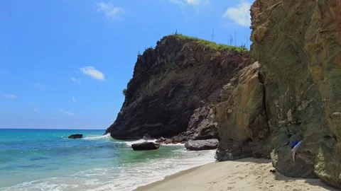 A static establishing shot of gentle waves at the secluded beach of Tinikijima Vídeos de archivo 332596385