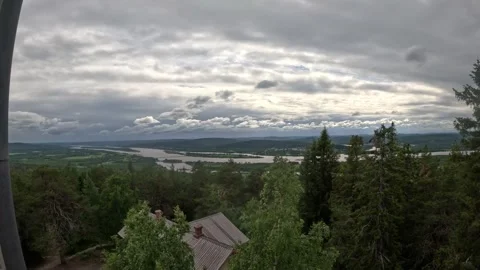 Static high angle view of river valley and wooden house roof in Lapland forest Vidéo 340653405