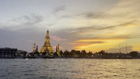 Static Horizontal Sunset View of Wat Arun Across Chao Phraya River, Bangkok Video stock 310738112
