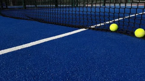 Static image of a net on a paddle tennis court and two bouncing balls. Stock-Footage 162693734