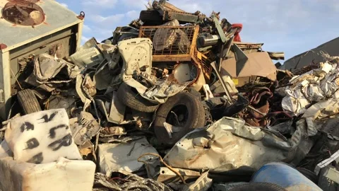 Static Junk Yard Pile in Sun 스톡 동영상 98431013