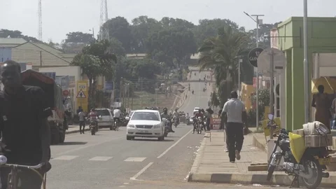 Static medium-long shot of busy Ugandan street Video stock 81749108