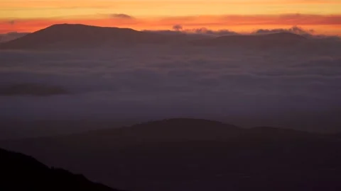Static mountain cloud inversion background view of Snowdonia 库存影片 194700848