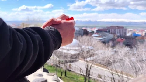 Static POV shot of a person's hands clasped together holding a digital tasbih Vídeos de archivo 334371743