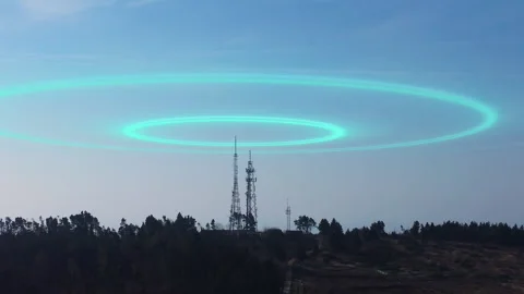 Static Shot of 5G TV Antenna Broadcasting 3D Glowing Radio Waves. Stock Footage 333993737