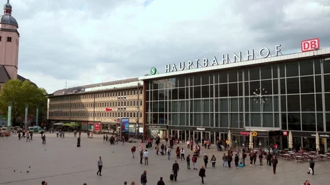 Static shot of Bahnhofsvorplatz with Cologne train station Stock Footage 90848401